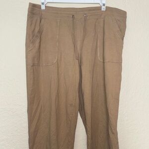 Womans brown capris pants size L